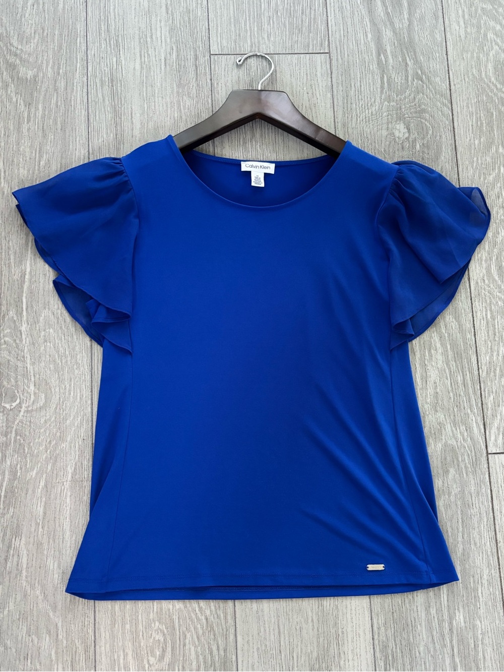 Calvin Klein flutter sleeve blouse in gorgeous blue. EUC.
